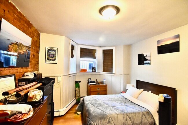 Building Photo - 17 Savin Hill Ave