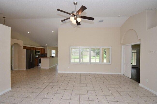 Building Photo - 11 Zenith Ct