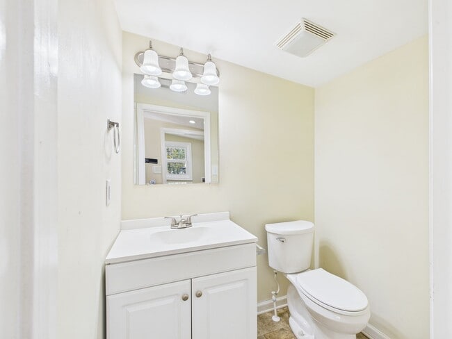 Building Photo - 604 W Vine St