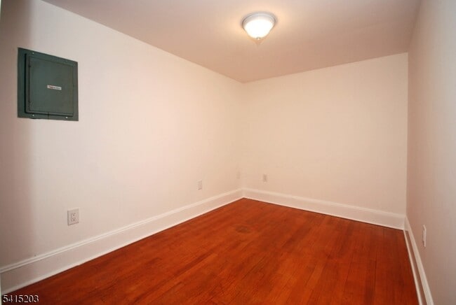 Building Photo - 231 S Main St