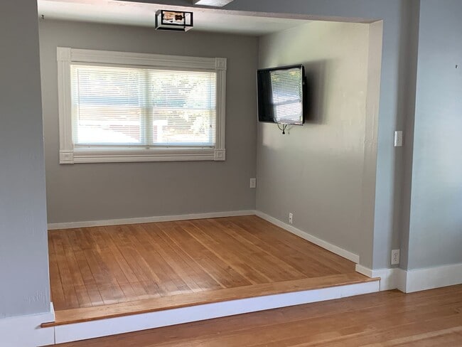 Building Photo - Downtown Auburn Charmer