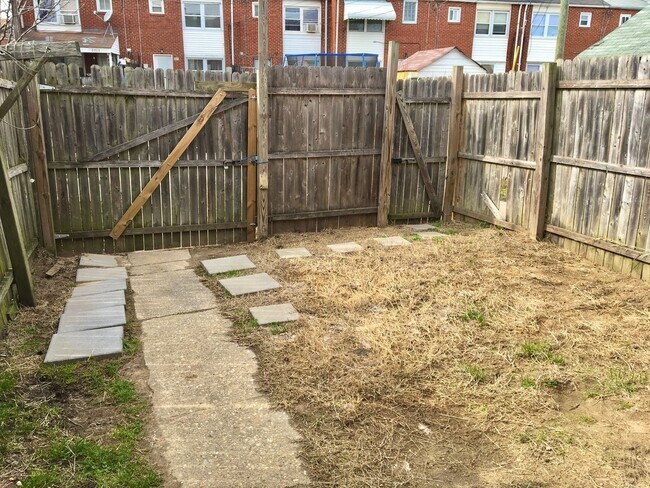 Building Photo - Charming 3 Bedroom/1 Bathroom Townhome in Dundalk, MD!