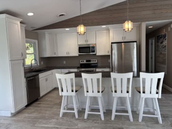 Building Photo - Beautiful home in Emerald Isle.