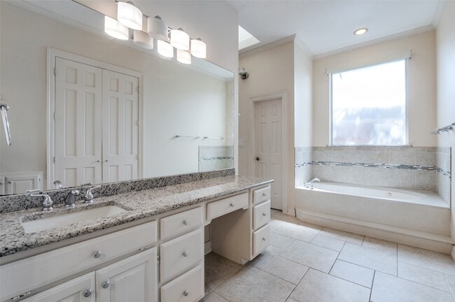 Building Photo - 5901 Glen Heather Dr