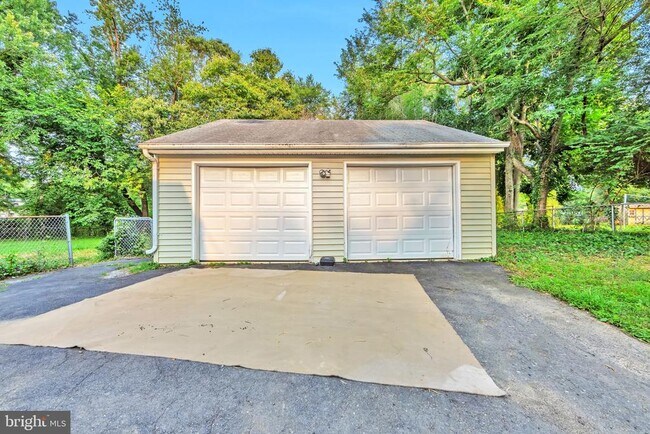 Building Photo - 3307 Beechtree Ln