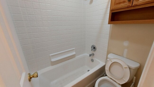 Building Photo - 66 E Norwich Ave