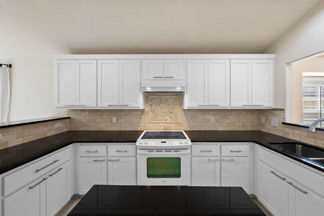 Building Photo - Gated Community - Resort Amenities