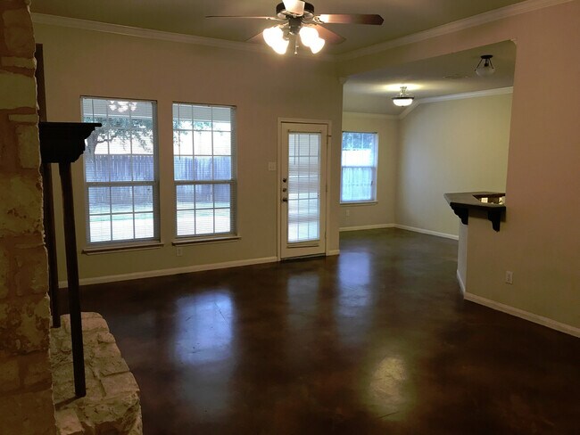 Building Photo - Duplex