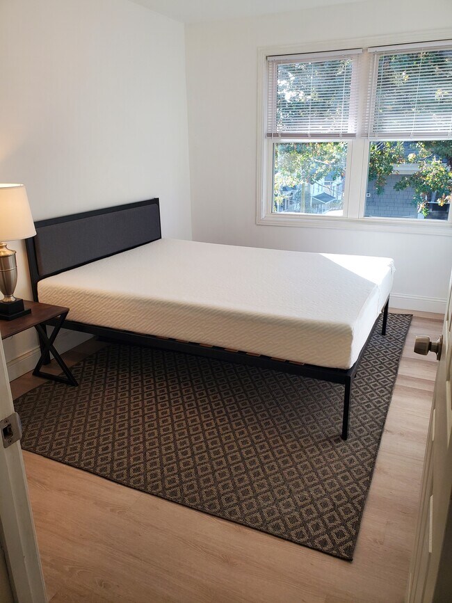 Building Photo - 96 Evergreen St