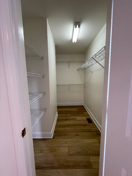 Building Photo - 1325 Sweetclover Dr