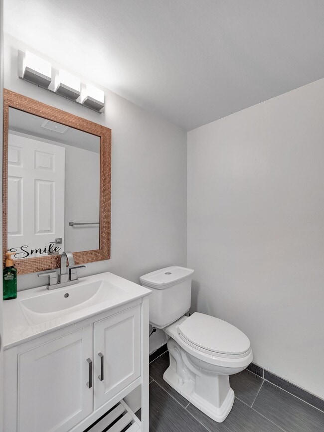 Building Photo - 41705 Broquet Dr