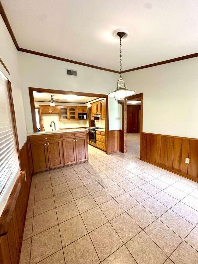 Building Photo - Charming 3-Bedroom, 2-Bathroom, 2,200 Sq. ...