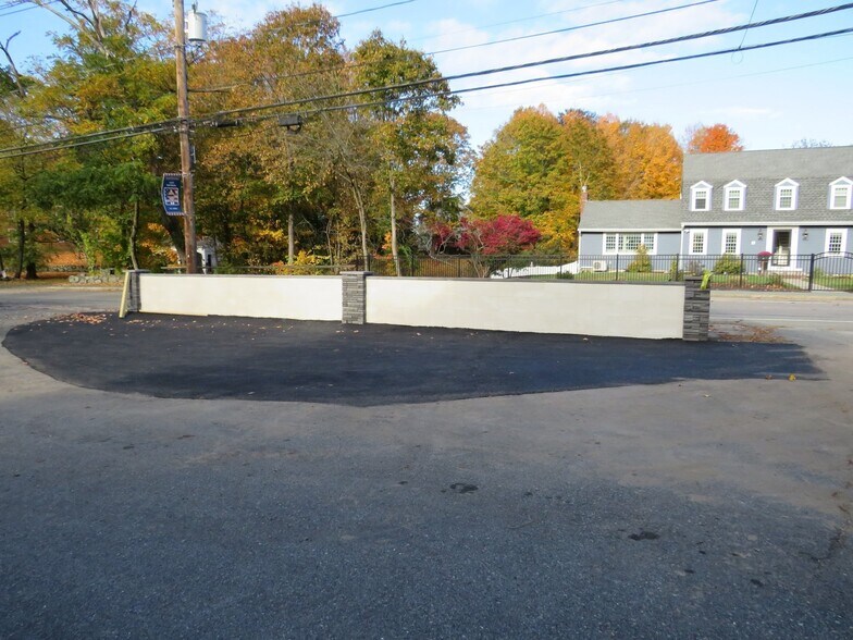 Building Photo - 1063 Washington St