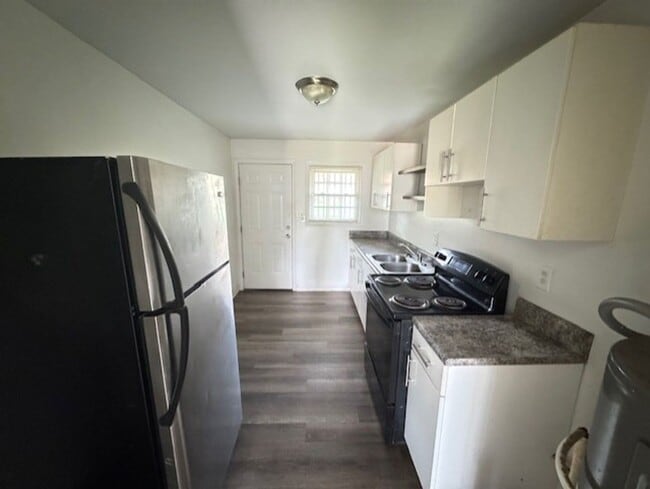 Building Photo - 32nd Place Apartments