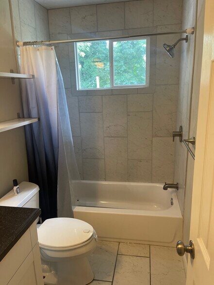 Building Photo - 1503 Ellington Sq