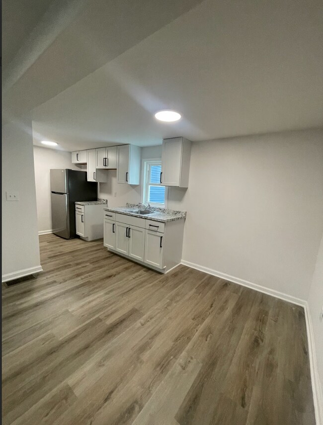 Building Photo - 248 Dodge St.