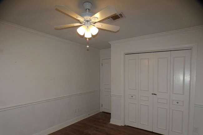 Building Photo - Great Duplex Available in Pensacola