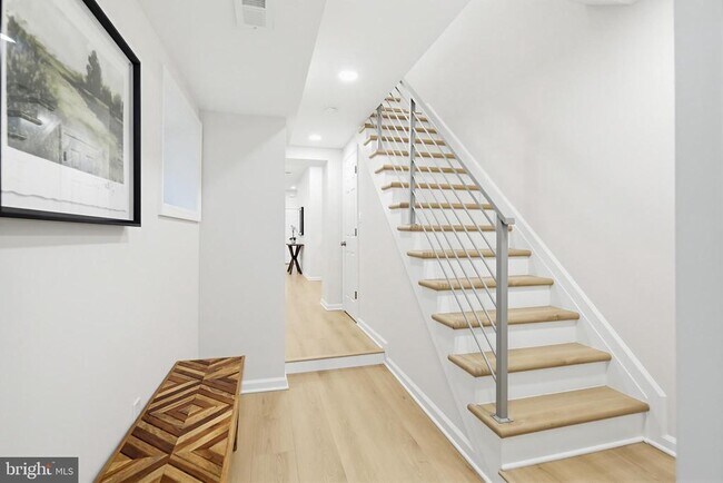 Building Photo - 843 E Lombard St