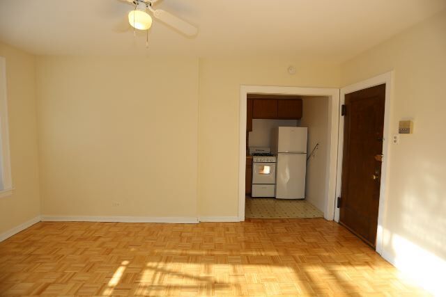 Building Photo - 714 W Belmont Ave