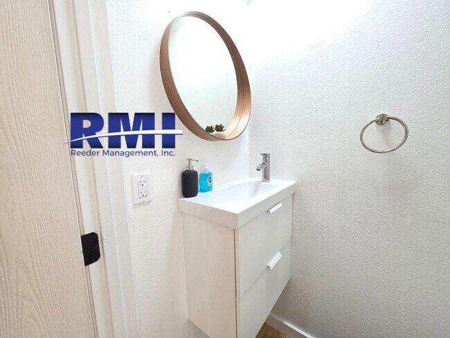 Building Photo - Updated Condo-with a Loft area!!  WATER/SEWER & TRASH INCLUDED!!!!!