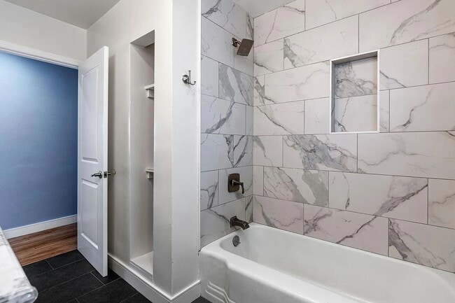 Building Photo - Charming 3BD/2BA Hermosa Beach Bungalow