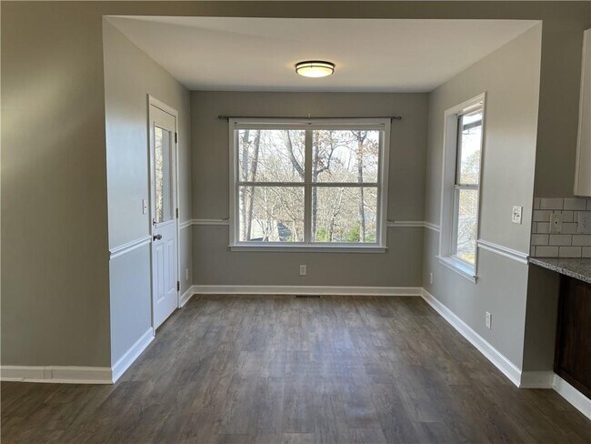 Building Photo - 3492 Point View Cir