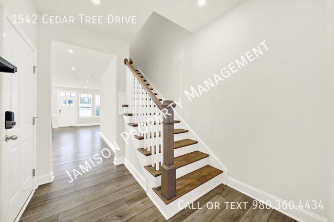 Building Photo - 1542 Cedar Tree Dr