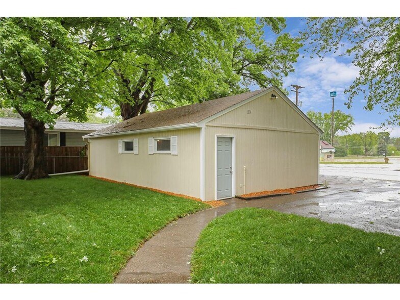 Building Photo - 5183 Independence St