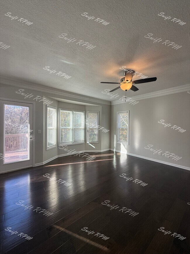 Building Photo - 15602 Maple St