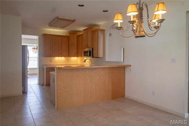 Building Photo - Welcome to this beautiful 3-bedroom spacio...
