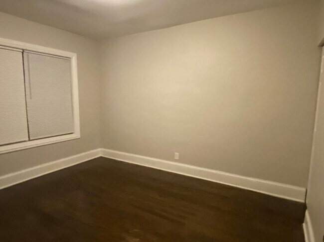 Building Photo - 2 bedroom in Chicago IL 60620
