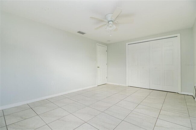 Building Photo - 5815 Dahlia Ave