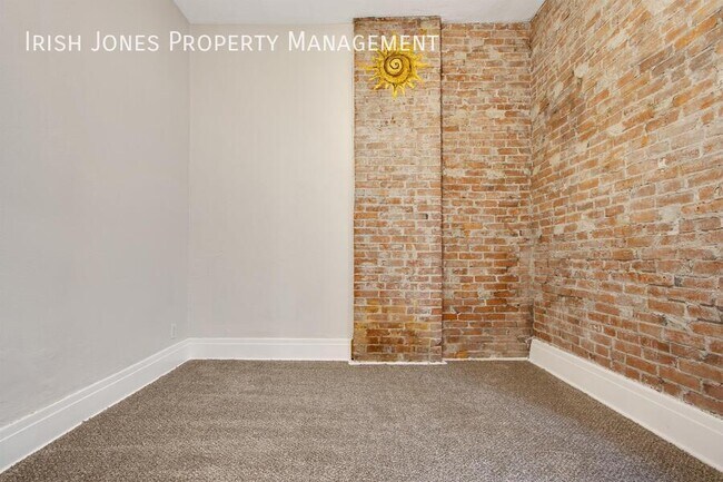 Building Photo - 608 Niagara St