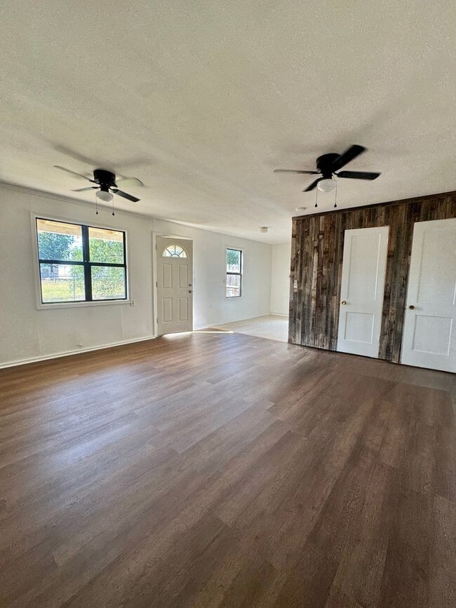 Building Photo - NOW AVAILABLE - Updated Studio Apartment w...