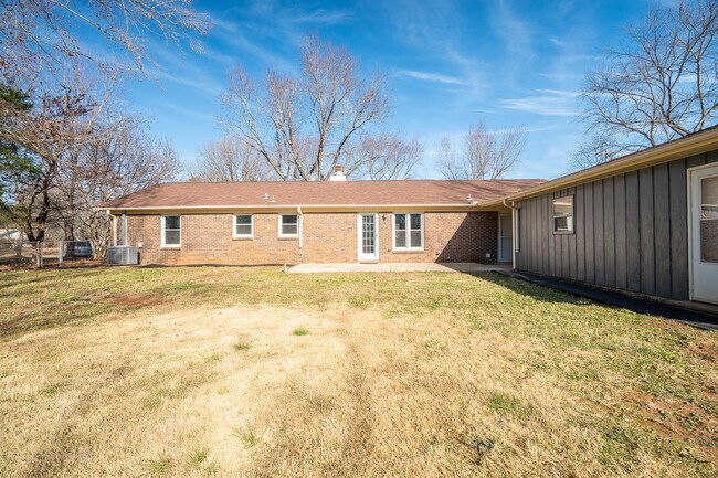 Building Photo - 110 Peabody Rd