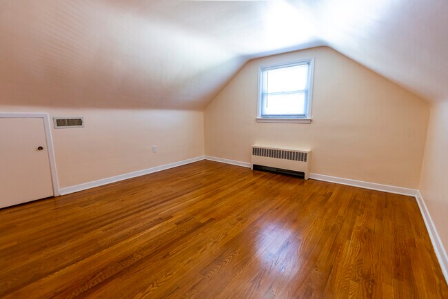 Building Photo - 1316 E Highland St