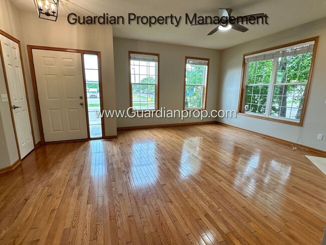 Building Photo - Hopkins Single Family Home, 2 Car Garage, ...