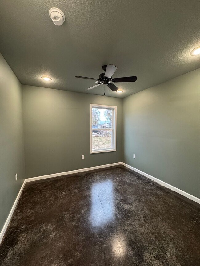 Building Photo - Brand New 3 Bed / 2 Bath In Trumann Available Now!