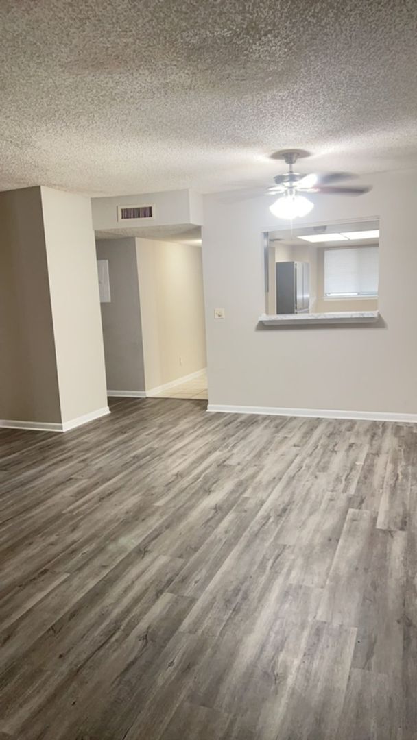 Building Photo - 2 Bedroom, 2 bathroom condo For Rent in Town N Country!