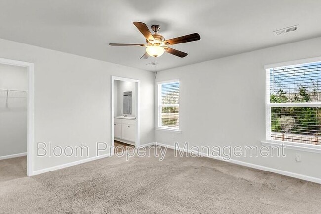 Building Photo - 205 Maple Hl Dr