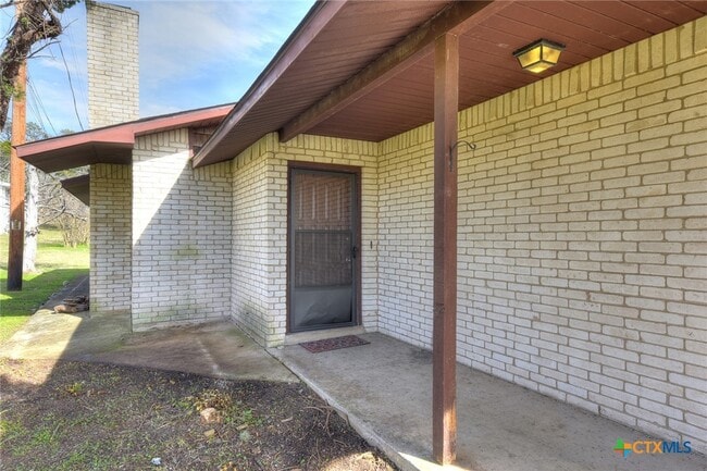 Building Photo - 818 Lois St