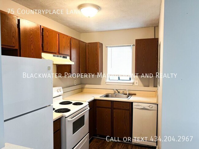Building Photo - 2 Bedroom Townhome in Countryplace!