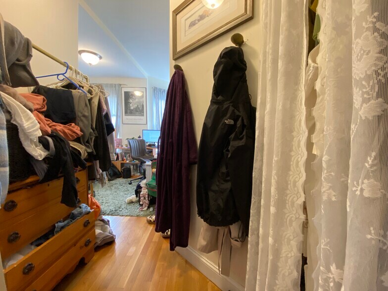 Building Photo - 11 Leverett St