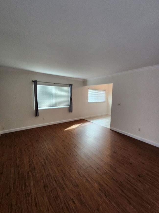 Building Photo - *** MOVE IN SPECIAL $500 OFF FIRST MONTH'S Rent *** Remodeled 2 Bedroom Condo