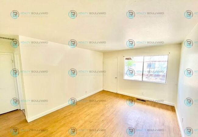 Building Photo - Spacious & Cozy 2-Bedroom Apartment with P...