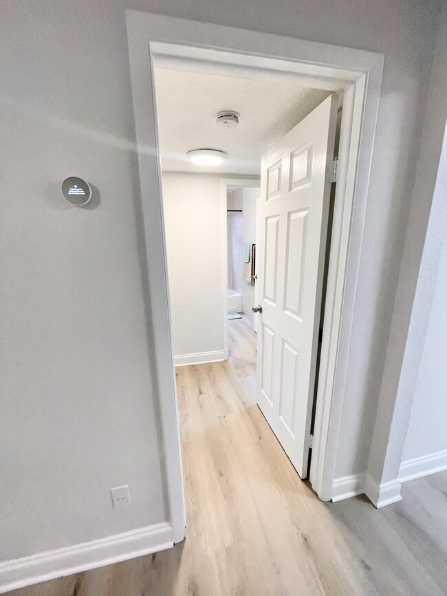 Building Photo - 2402 W Cleveland St