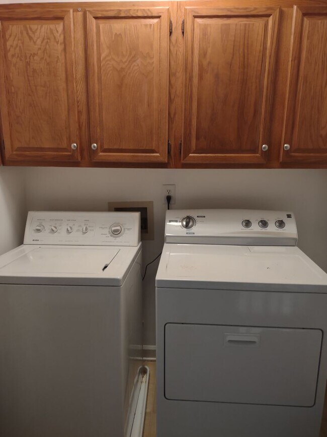 Building Photo - Move-In ready Home located in the Winterbr...