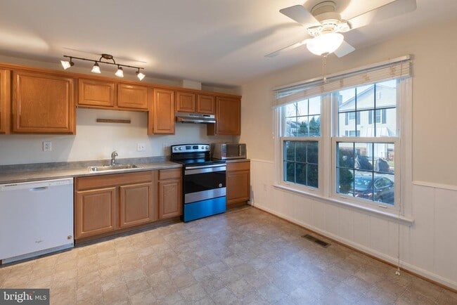 Primary Photo - 8132 Sleepy View Ln