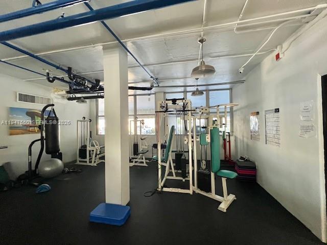 Building Photo - 2016 Bay Dr