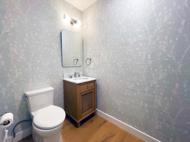 Building Photo - 1911 Easton Dr